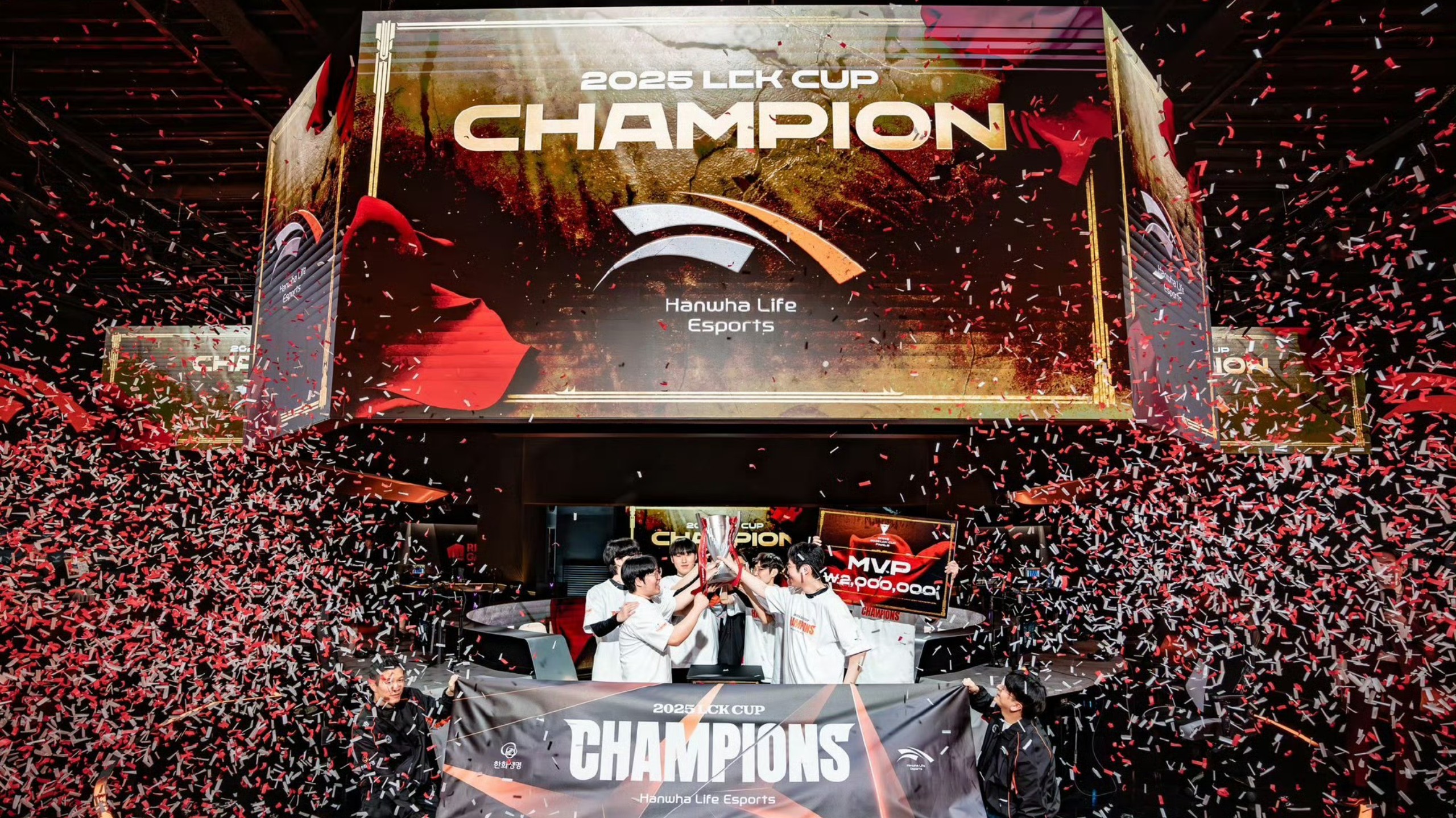 BRO鏖战HLE,JackeyLove团战一打五宿敌对决2025世界赛,点燃全场激情 BRO鏖战HLE,JackeyLove团战一打五宿敌对决2025世界赛,点燃全场激情