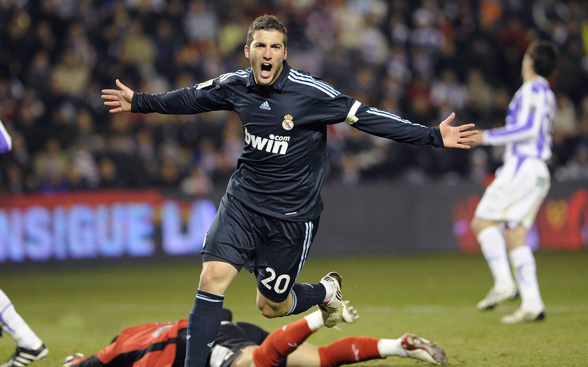 浴血奋战!马里绝境逆转伊朗,天才加维一剑封喉